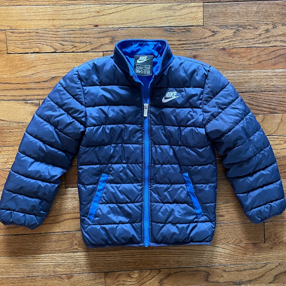 Nike lightweight puffer. Boys size 6/7. Navy blue.